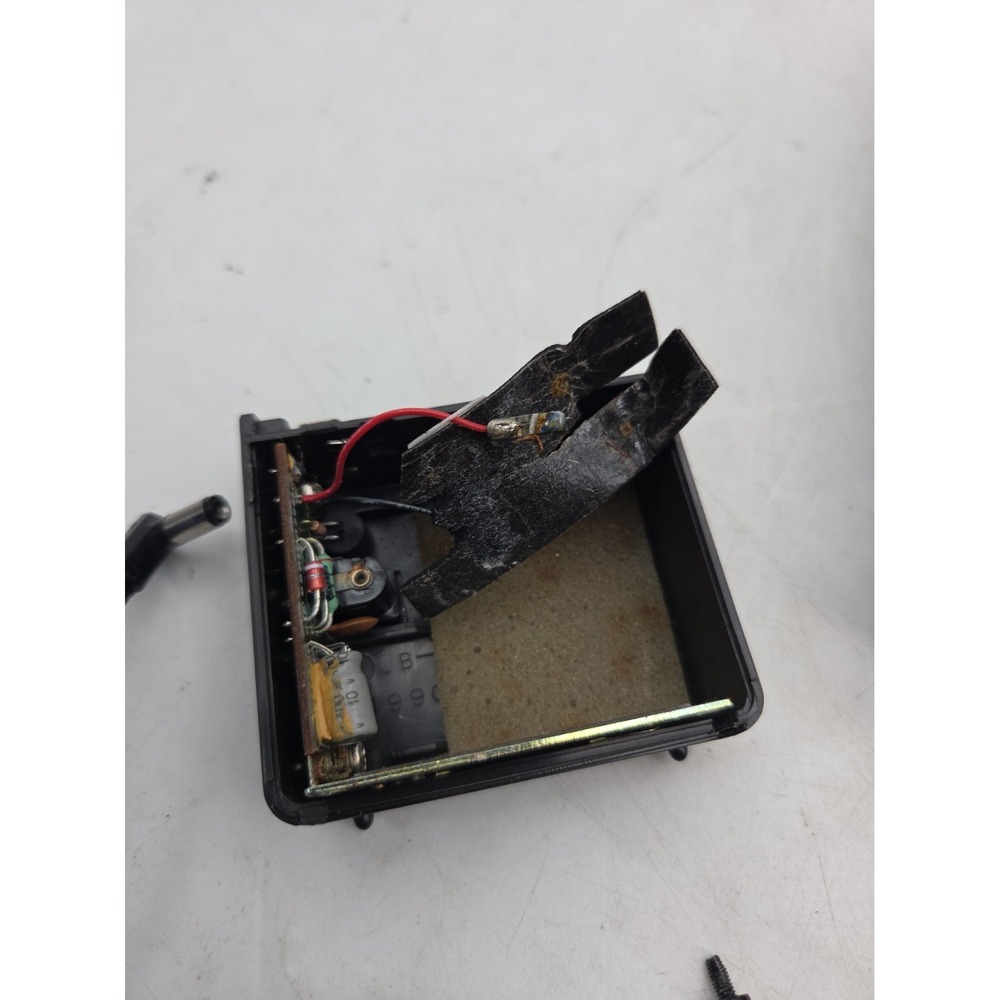 Uniden Bearcat Scanner BC100XLT W/ Case and Power Cord - Screen Issue WORK NOTES - Picture 8 of 10